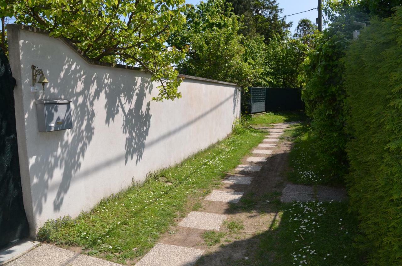 House At Lake "Alte Donau" In Vienna Luaran gambar